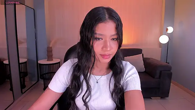 Snapshot of SophieHouston_ chatting on May 5, 2026, 3:20 am SophieHouston online show from May 5, 2026, 3:20 am