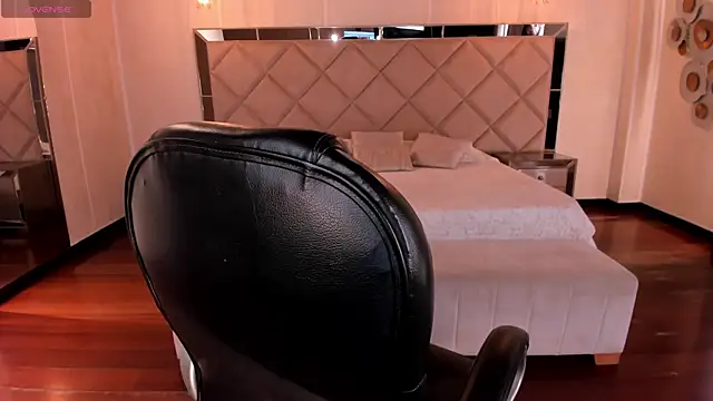 MilaLawrence online show from November 22, 2025, 8:51 pm