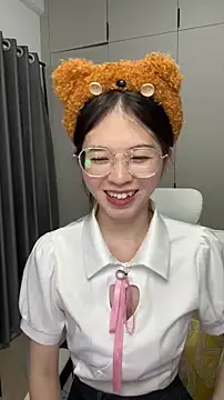 Qianqian-888 online show from December 1, 2025, 1:01 pm