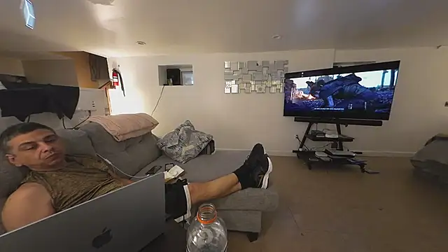 Snapshot of FLgUy40 chatting on November 23, 2025, 2:32 am FLgUy40 online show from November 23, 2025, 2:32 am