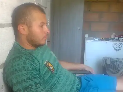 santiii   12 online show from December 14, 2025, 4:56 pm