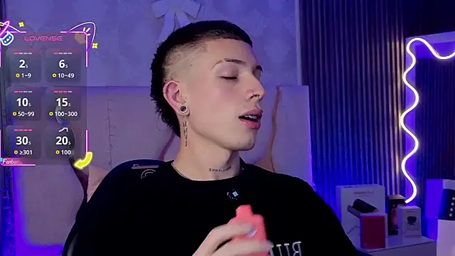 Snapshot of boyfox_tay chatting on February 21, 2026, 7:27 pm boyfox tay online show from February 21, 2026, 7:27 pm