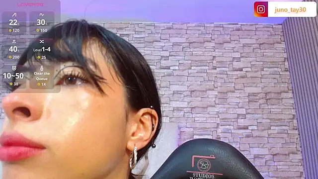 juno tay online show from October 17, 2025, 11:45 am