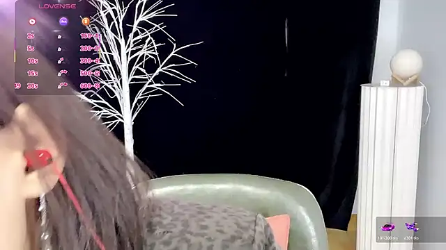 xiaoyue8888 online show from October 26, 2025, 2:01 am