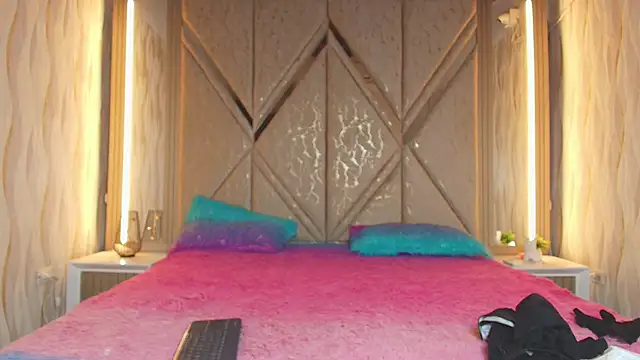 Hotcouple 222 online show from March 6, 2026, 7:20 pm