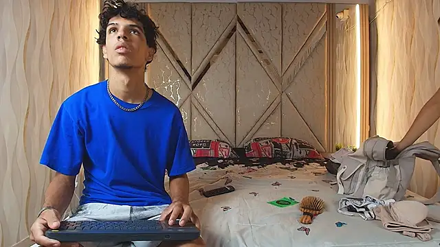 Hotcouple 222 online show from April 10, 2026, 1:29 pm