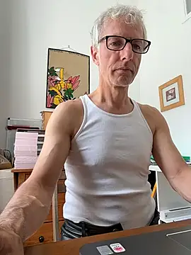 SexyLeon8 online show from July 8, 2026, 12:39 pm
