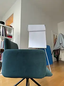 Snapshot of SexyLeon8 chatting on October 20, 2025, 9:10 am SexyLeon8 online show from October 20, 2025, 9:10 am