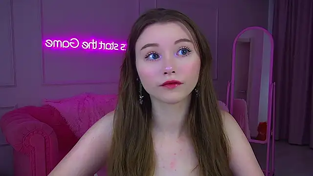 KeiraAsti online show from November 11, 2025, 6:03 pm