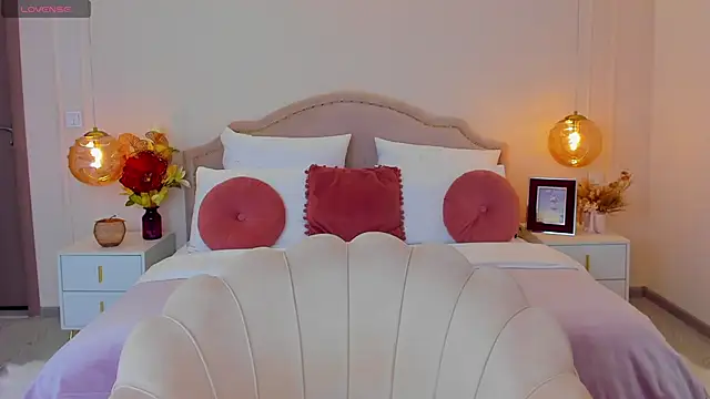 MilaMour online show from May 15, 2026, 7:23 pm
