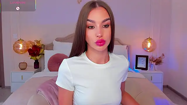MilaMour online show from May 19, 2026, 7:21 pm