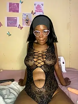 Snapshot of Caramel_Mellow chatting on September 19, 2025, 8:18 am Caramel Mellow online show from September 19, 2025, 8:18 am
