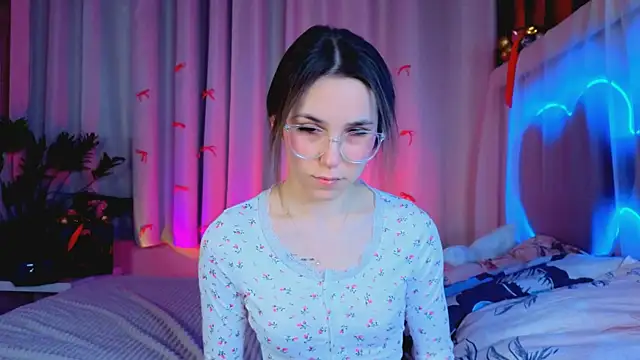 -CindyLou online show from January 7, 2026, 5:34 am