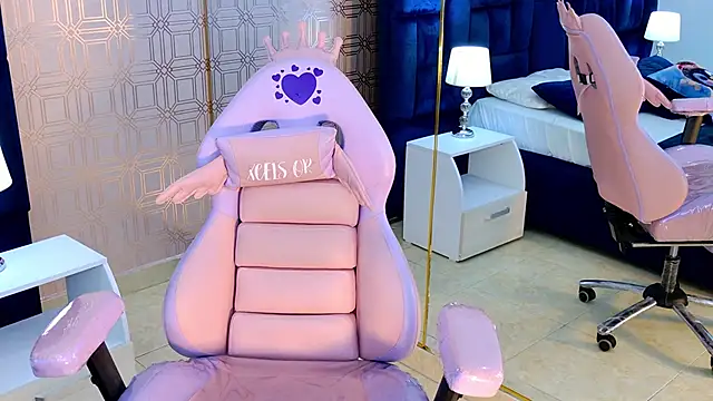 Snapshot of Becca_Grims chatting on November 29, 2025, 3:39 am Becca Grims online show from November 29, 2025, 3:39 am