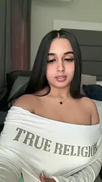 LilMisIndianx online show from May 7, 2026, 12:52 pm