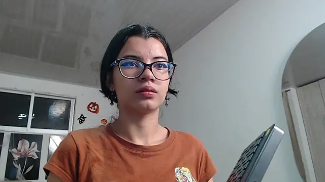 Snapshot of pinky_f00x chatting on October 17, 2025, 11:39 pm pinky f00x online show from October 17, 2025, 11:39 pm