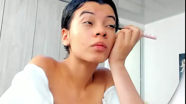 pinky f00x online show from May 27, 2026, 7:32 pm