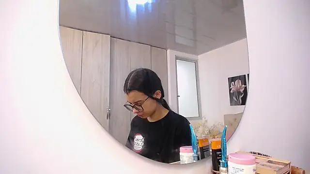 pinky f00x online show from April 2, 2026, 7:31 pm