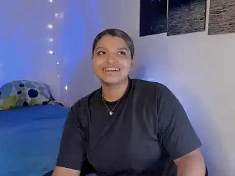 chloe kisses online show from April 27, 2026, 11:30 am