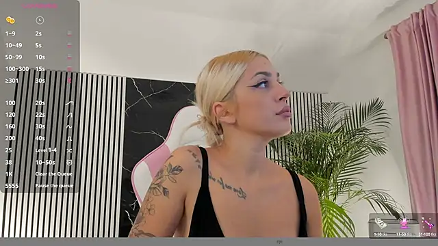 Snapshot of daisyblushh chatting on October 19, 2025, 4:32 pm daisyblushh online show from October 19, 2025, 4:32 pm