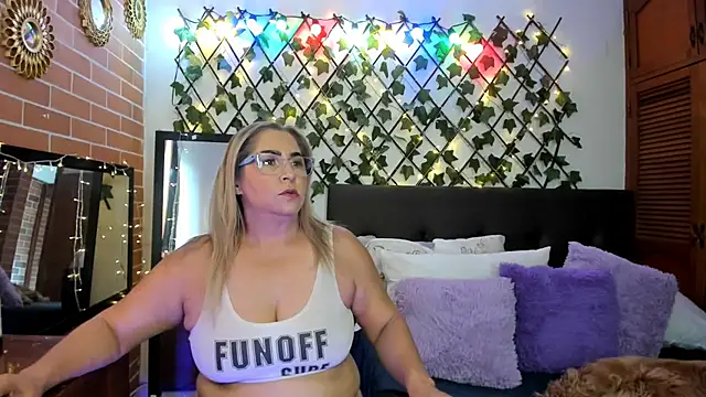 Snapshot of majahills chatting on November 7, 2025, 6:34 pm majahills online show from November 7, 2025, 6:34 pm