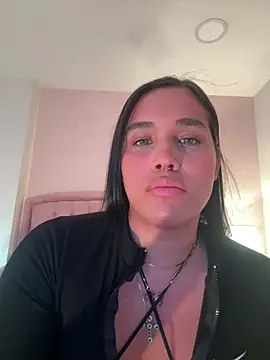 Snapshot of Bella__Wood chatting on April 4, 2026, 10:05 pm Bella Wood online show from April 4, 2026, 10:05 pm