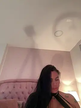 Snapshot of Bella__Wood chatting on March 13, 2026, 8:47 pm Bella Wood online show from March 13, 2026, 8:47 pm