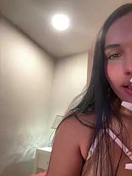 Snapshot of Bella__Wood chatting on March 25, 2026, 8:30 pm Bella Wood online show from March 25, 2026, 8:30 pm