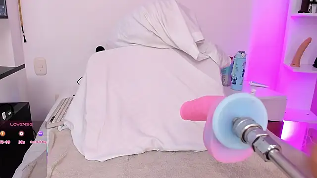 arynaughty20 online show from November 26, 2025, 11:21 am