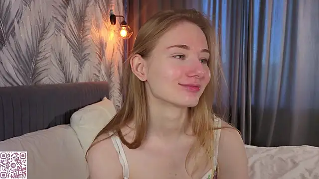 ElvinaRose online show from May 21, 2026, 4:32 am