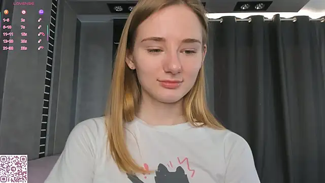 Snapshot of ElvinaRose chatting on October 20, 2025, 3:41 am ElvinaRose online show from October 20, 2025, 3:41 am