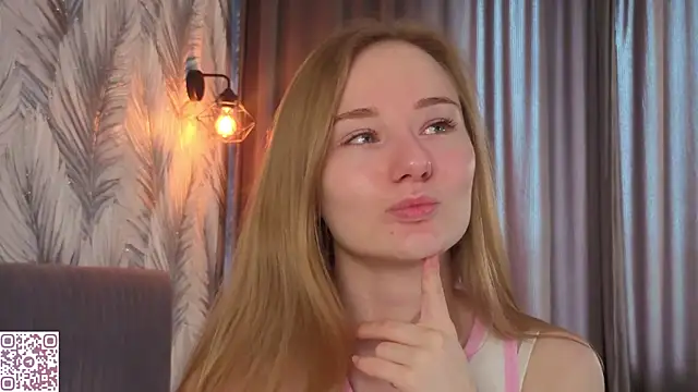ElvinaRose online show from May 15, 2026, 4:32 am