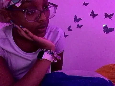 Snapshot of Moxhavix chatting on November 8, 2025, 6:06 am Moxhavix online show from November 8, 2025, 6:06 am