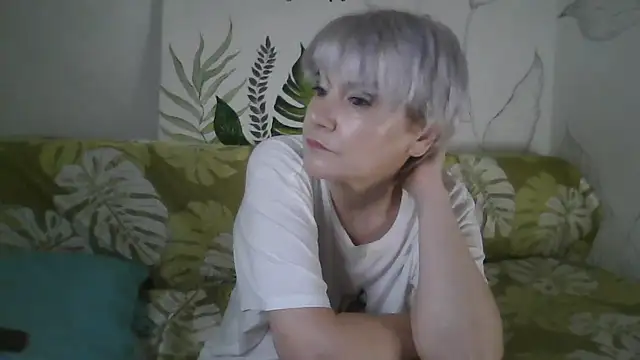 Catty Lady online show from November 21, 2025, 7:46 pm