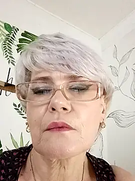 Snapshot of Catty_Lady chatting on September 14, 2025, 5:35 pm Catty Lady online show from September 14, 2025, 5:35 pm