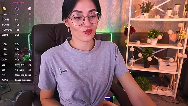 EviLune online show from October 21, 2025, 6:35 am