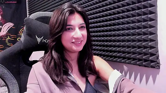 Snapshot of Elfy_Rare_ chatting on November 24, 2025, 9:15 pm Elfy Rare online show from November 24, 2025, 9:15 pm