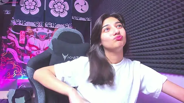 Snapshot of Elfy_Rare_ chatting on November 1, 2025, 2:33 pm Elfy Rare online show from November 1, 2025, 2:33 pm