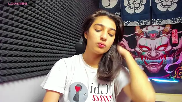 Snapshot of Elfy_Rare_ chatting on October 27, 2025, 2:40 pm Elfy Rare online show from October 27, 2025, 2:40 pm