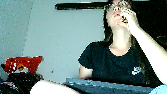 Snapshot of lareinalareinadelanal chatting on October 23, 2025, 9:41 am lareinalareinadelanal online show from October 23, 2025, 9:41 am