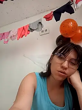 Snapshot of lareinalareinadelanal chatting on October 26, 2025, 1:44 pm lareinalareinadelanal online show from October 26, 2025, 1:44 pm