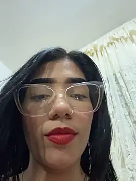 Snapshot of ElaRose_12 chatting on April 14, 2026, 2:05 am ElaRose 12 online show from April 14, 2026, 2:05 am