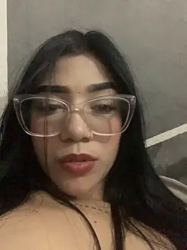 ElaRose 12 online show from November 6, 2025, 5:17 pm