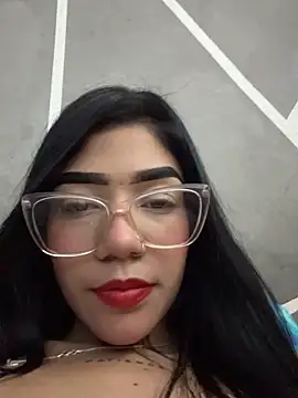 Snapshot of ElaRose_12 chatting on April 6, 2026, 5:08 am ElaRose 12 online show from April 6, 2026, 5:08 am