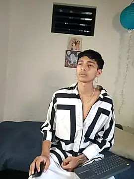 Snapshot of CharlieeBlak3 chatting on September 12, 2025, 3:45 pm CharlieeBlak3 online show from September 12, 2025, 3:45 pm