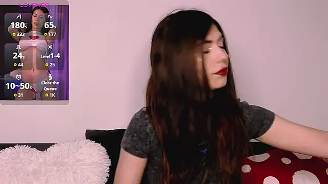 Snapshot of M1kaylaRaven chatting on October 19, 2025, 5:32 am M1kaylaRaven online show from October 19, 2025, 5:32 am