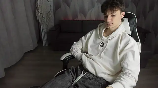 Snapshot of Edvard_Blare chatting on October 23, 2025, 4:05 pm Edvard Blare online show from October 23, 2025, 4:05 pm