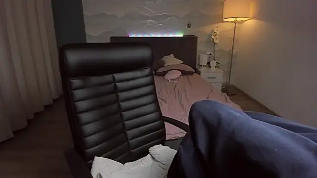 Snapshot of Edvard_Blare chatting on November 23, 2025, 12:37 pm Edvard Blare online show from November 23, 2025, 12:37 pm