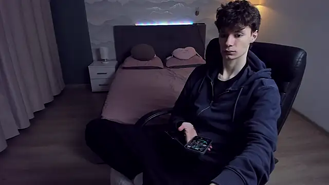 Snapshot of Edvard_Blare chatting on October 31, 2025, 5:09 pm Edvard Blare online show from October 31, 2025, 5:09 pm