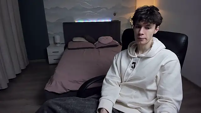 Snapshot of Edvard_Blare chatting on November 20, 2025, 2:40 pm Edvard Blare online show from November 20, 2025, 2:40 pm